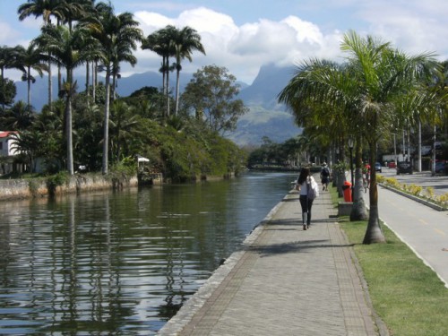 14 Rio vers montagne, chemin fréquenté.JPG